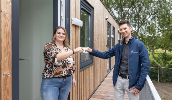 Eindelijk op jezelf wonen: Alysha (26) uit Loosdrecht is dolgelukkig met haar Tiny House
