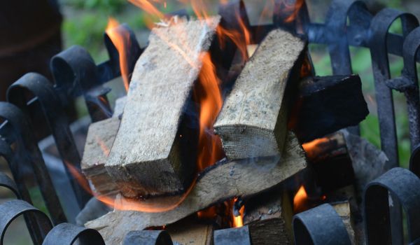 Hout stoken? Denk aan uw buren!