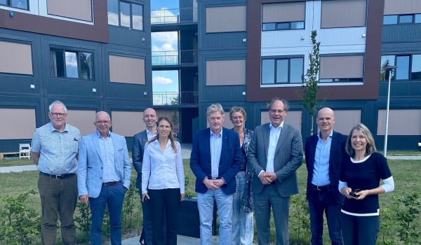 Martin van Rijn op werkbezoek bij samenwerkende woningcorporaties