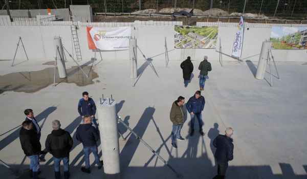 Viering ‘diepstepunt’ nieuwbouwproject Wonen aan ’t Laantje in Loosdrecht