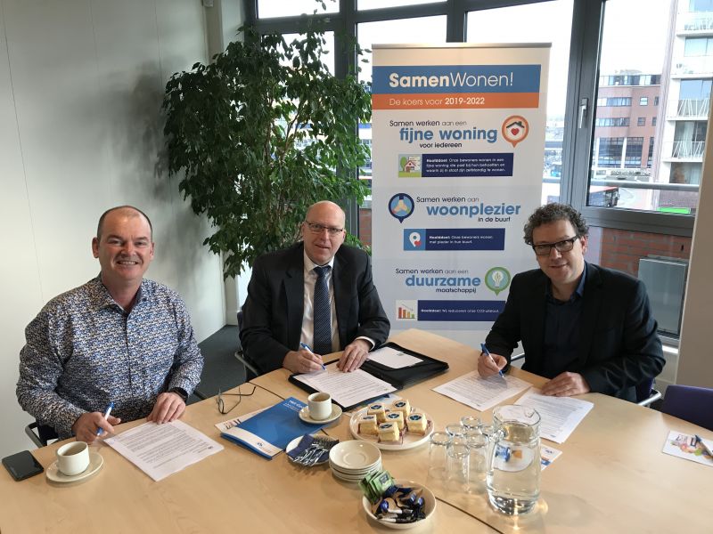 Stichting Aunders en Het Gooi en Omstreken ondertekenen huurovereenkomst 1