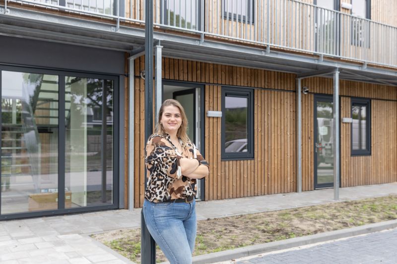 Eindelijk op jezelf wonen: Alysha (26) uit Loosdrecht is dolgelukkig met haar Tiny House 1