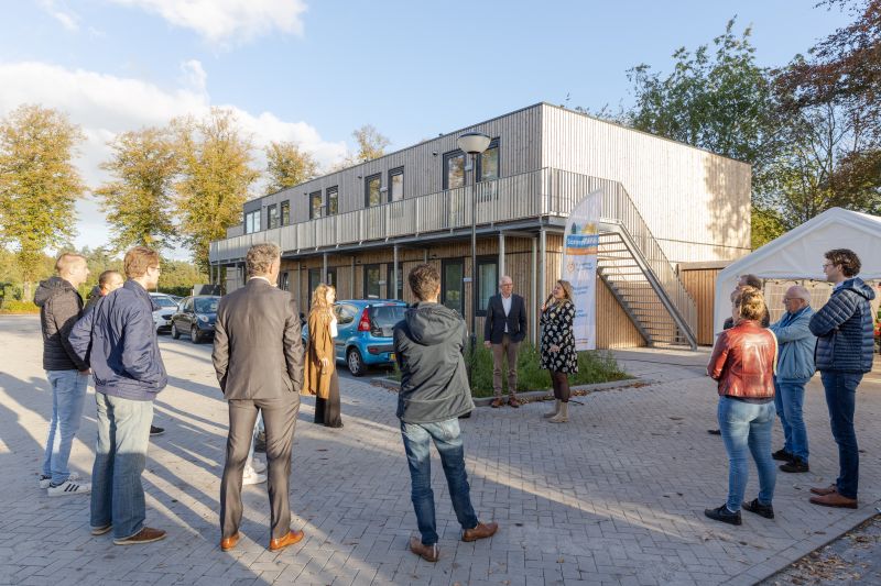 Geslaagd opleverfeest voor bewoners Tiny Houses 2